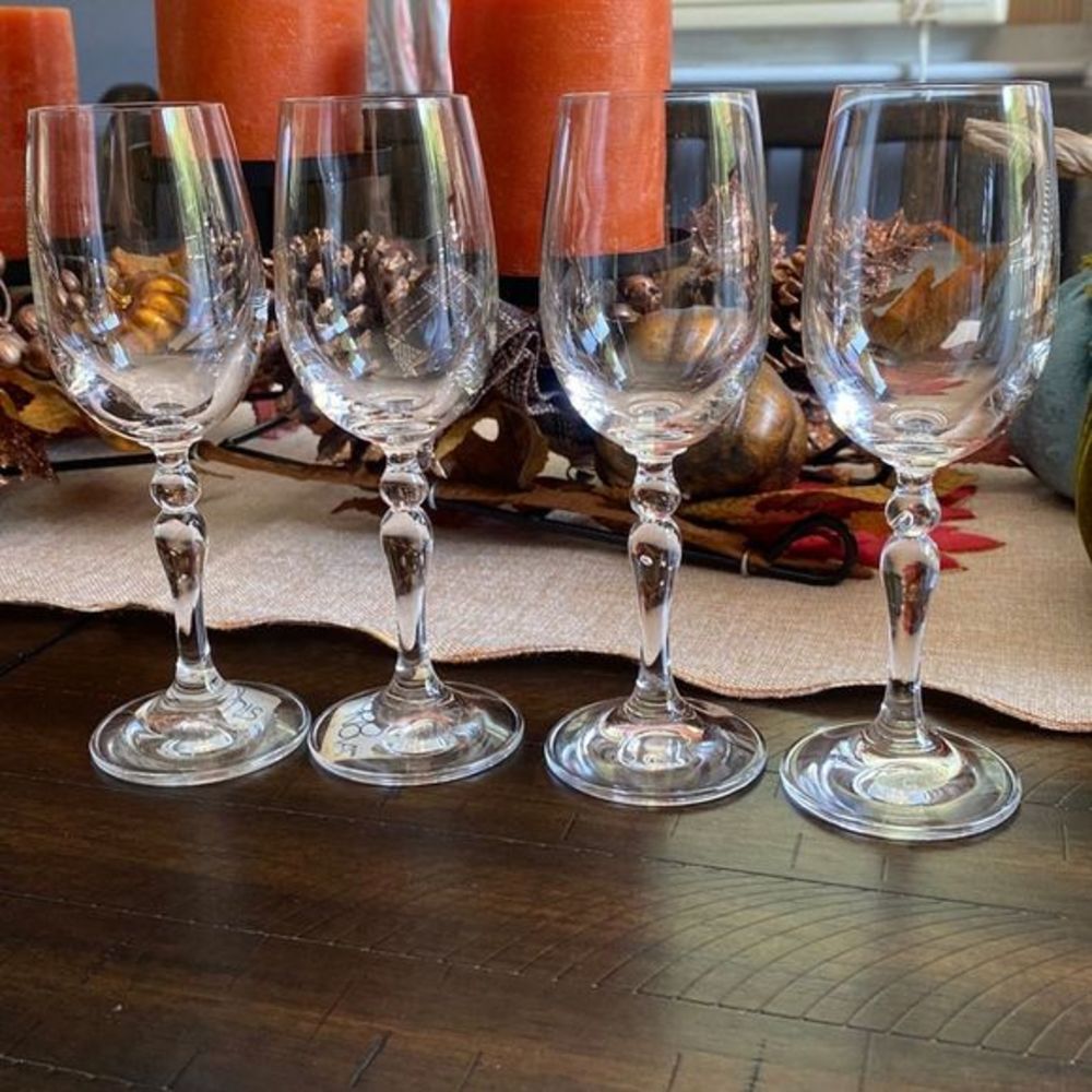Vintage Studio Nova Evita Wine Glasses Tall, Bulbous Stem. Set of 4